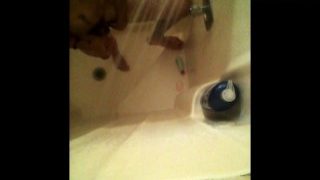 Teen masturbating in the shower